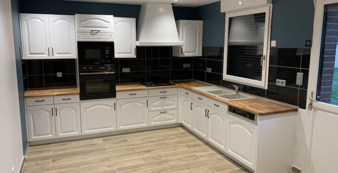 Cuisine après travaux de rénovation - Peinture Compiégnoise, Peinture, Ravalement de Façades et Revêtements