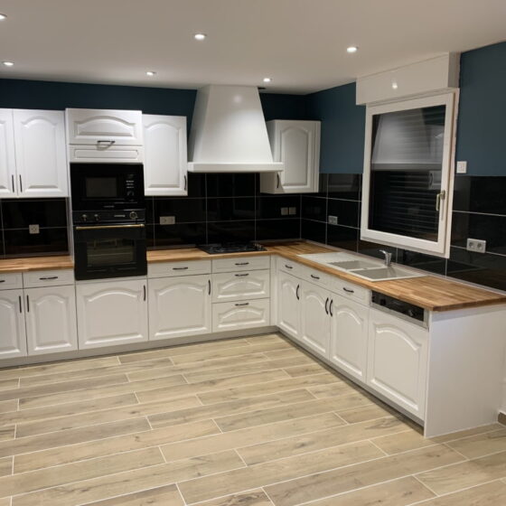 Cuisine après travaux de rénovation - Peinture Compiégnoise, Peinture, Ravalement de Façades et Revêtements