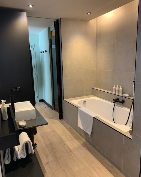 Salle de bain rénovée - Peinture Compiégnoise, Peinture, Ravalement de Façades et Revêtements